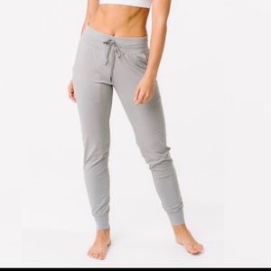 Zyia Heathered Gray Ascend Joggers